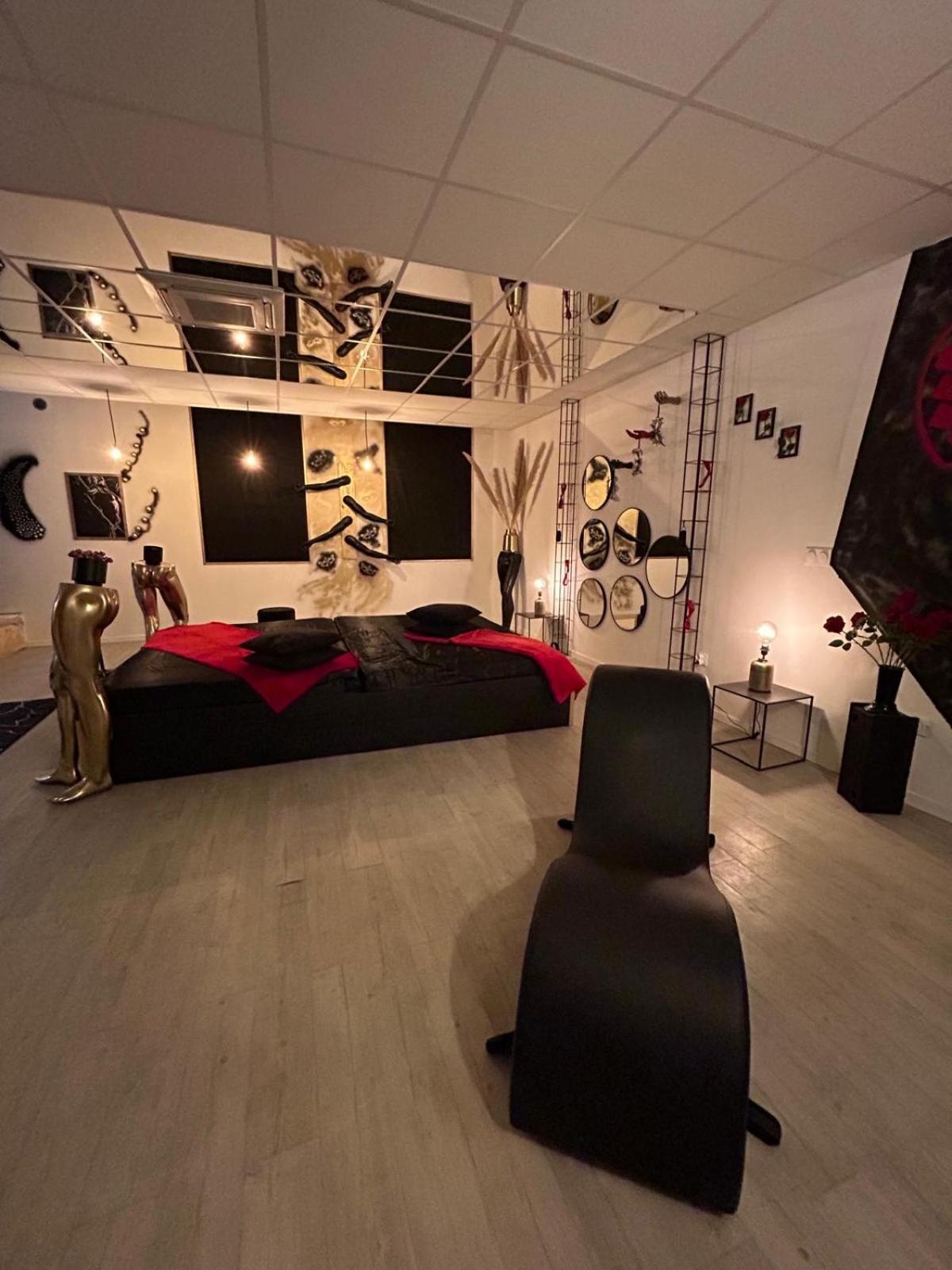 L'Escapade Sensuelle - La Love Room D'Эперне Экстерьер фото