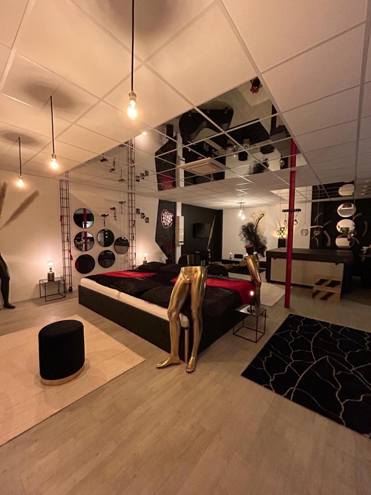 L'Escapade Sensuelle - La Love Room D'Эперне Экстерьер фото