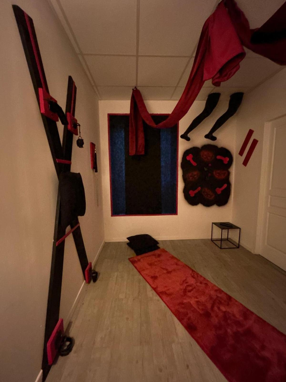 L'Escapade Sensuelle - La Love Room D'Эперне Экстерьер фото