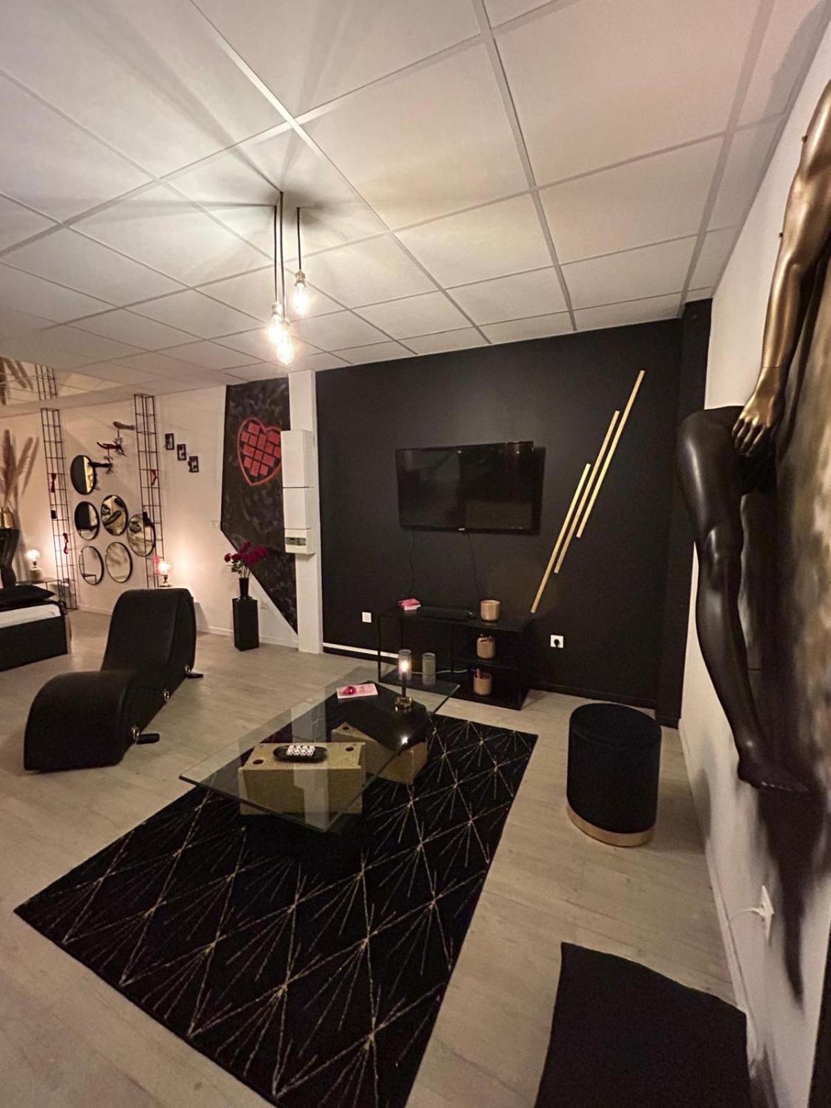 L'Escapade Sensuelle - La Love Room D'Эперне Экстерьер фото